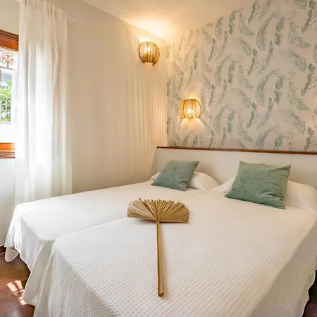 Bay Beachfront By Holidays Villa *