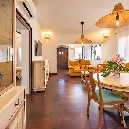 Bay Beachfront By Holidays *