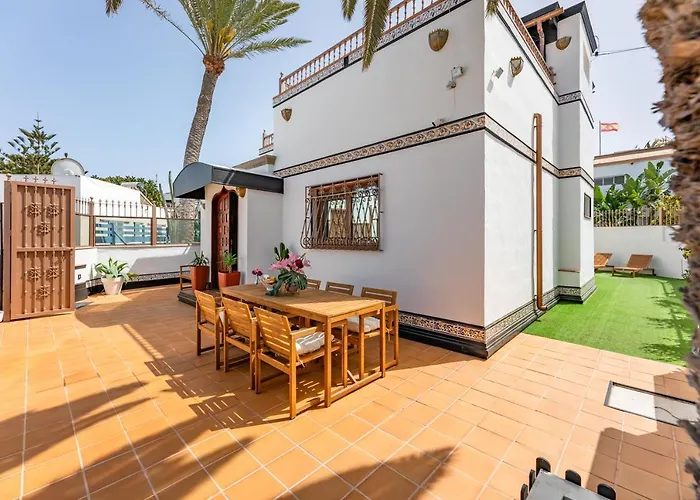 Bay Beachfront By Holidays Villa