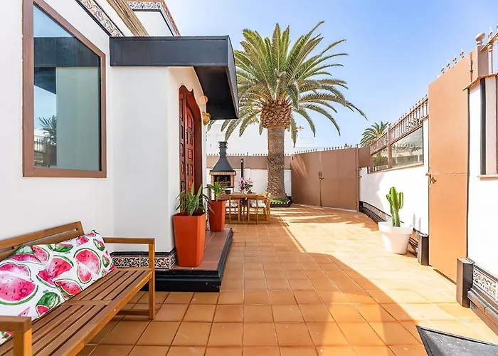 Bay Beachfront By Holidays Villa *