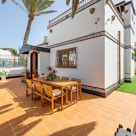 Bay Beachfront By Holidays Βίλα