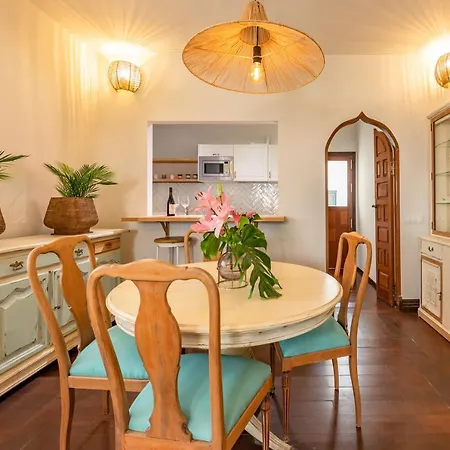 Bay Beachfront By Holidays Κοραλέχο